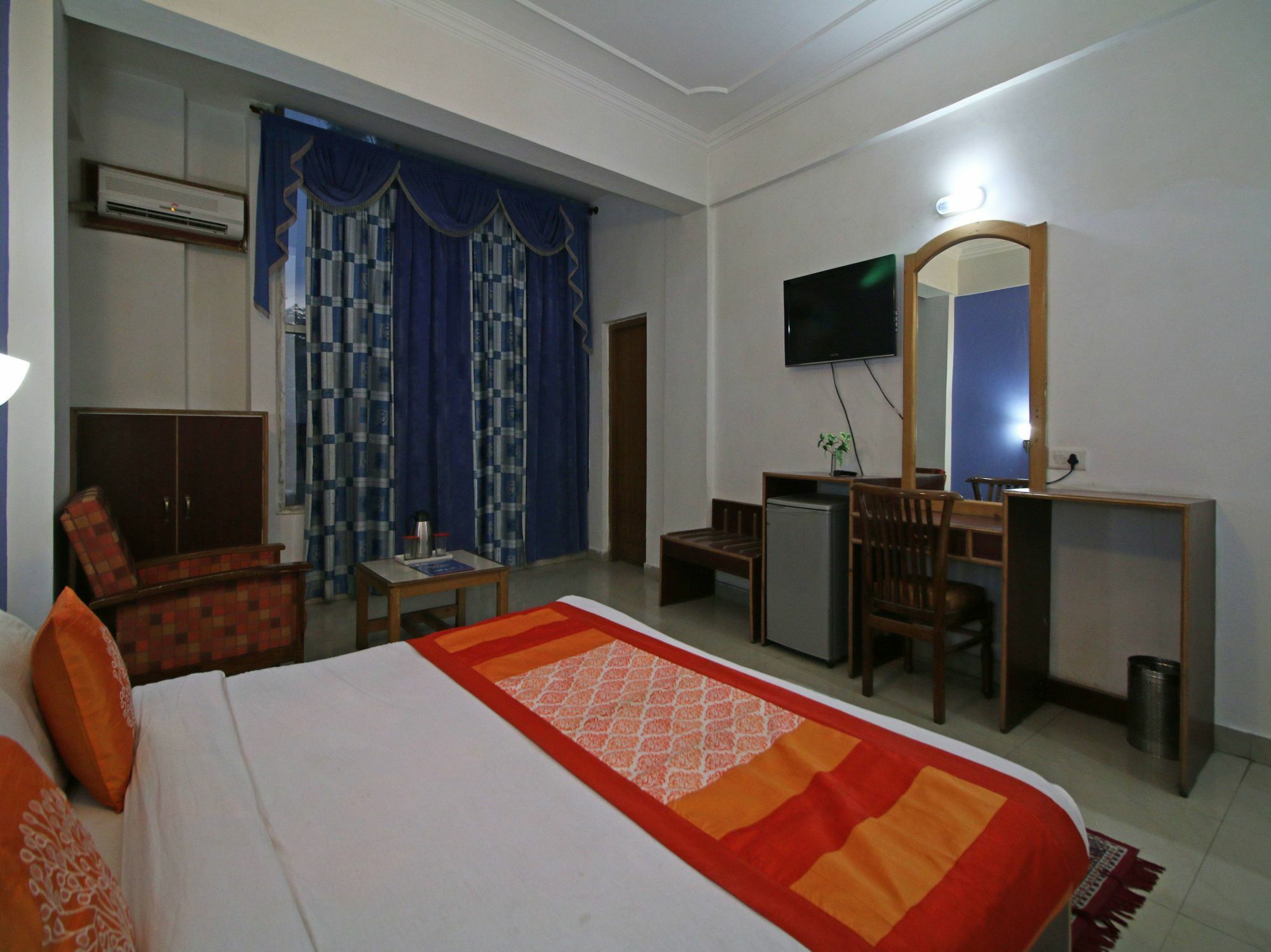 Oyo 5667 Katra Continental Hotell Exteriör bild